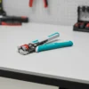 Alicate Pelacable 8-1/4" Multifuncion Crimpar Y Corta Total