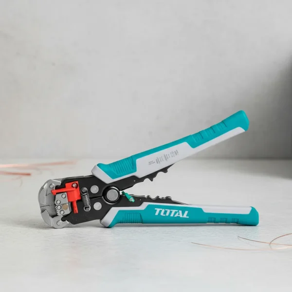 Alicate Pelacable 8-1/4" Multifuncion Crimpar Y Corta Total